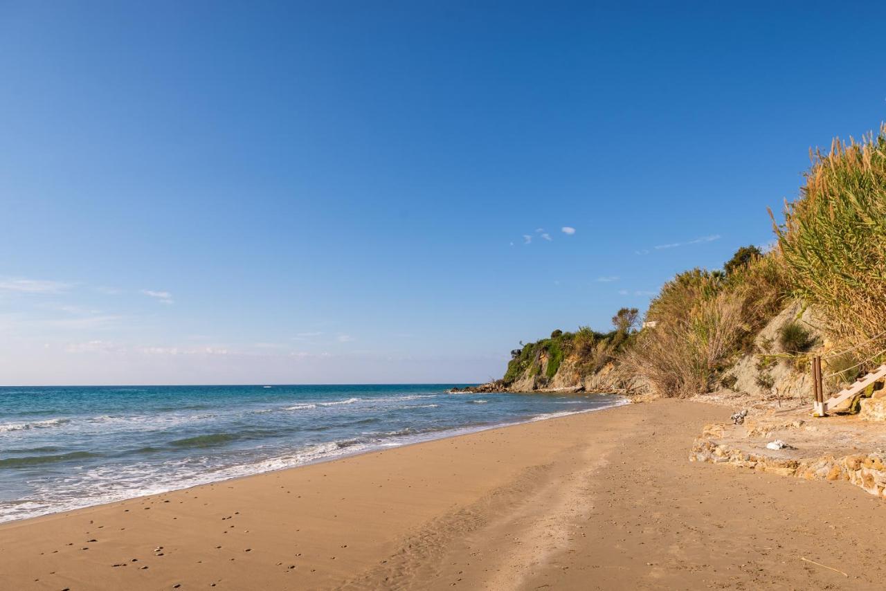 Beachfront Villa Meliti Ágios Matthaíos Exterior foto